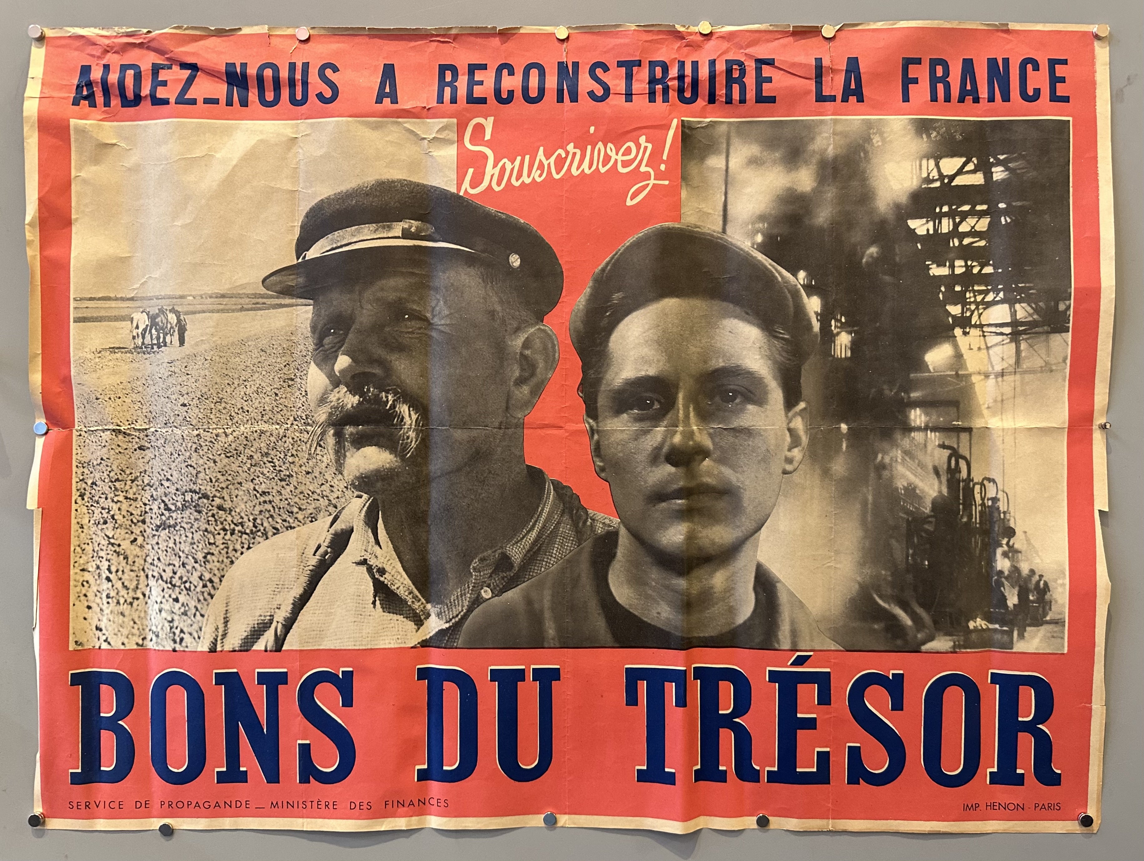 Black and white photographs are overlaid on red background with blue text to promote sale of war bonds in post-WWII France.