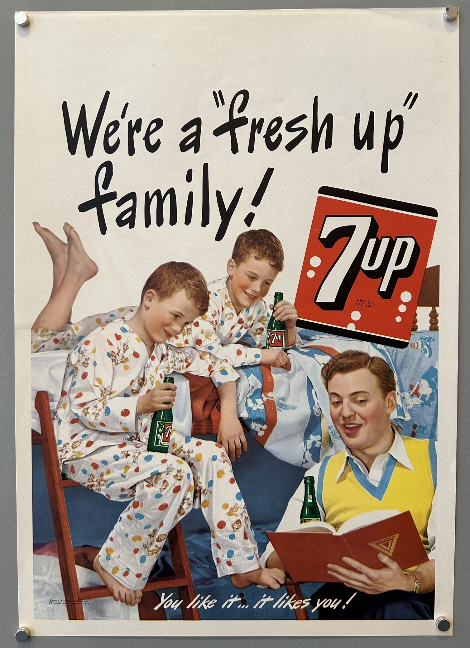 A father reading a bedtime story to his two sons, while all three enjoy bottles of 7-Up. The slogan "We're a 'fresh up' family!" and "You like it...it likes you!" are prominently displayed.