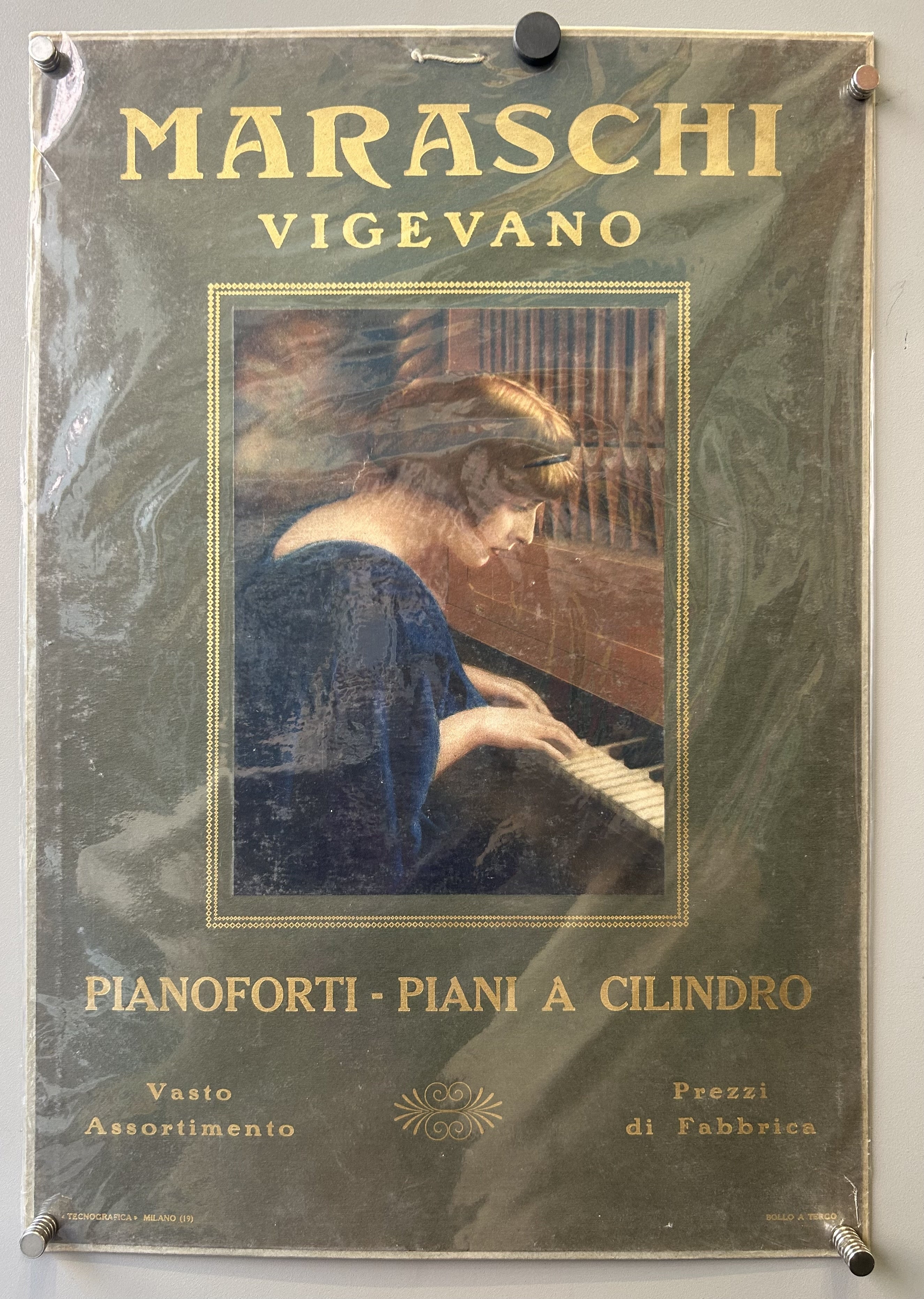 pianist with gold border