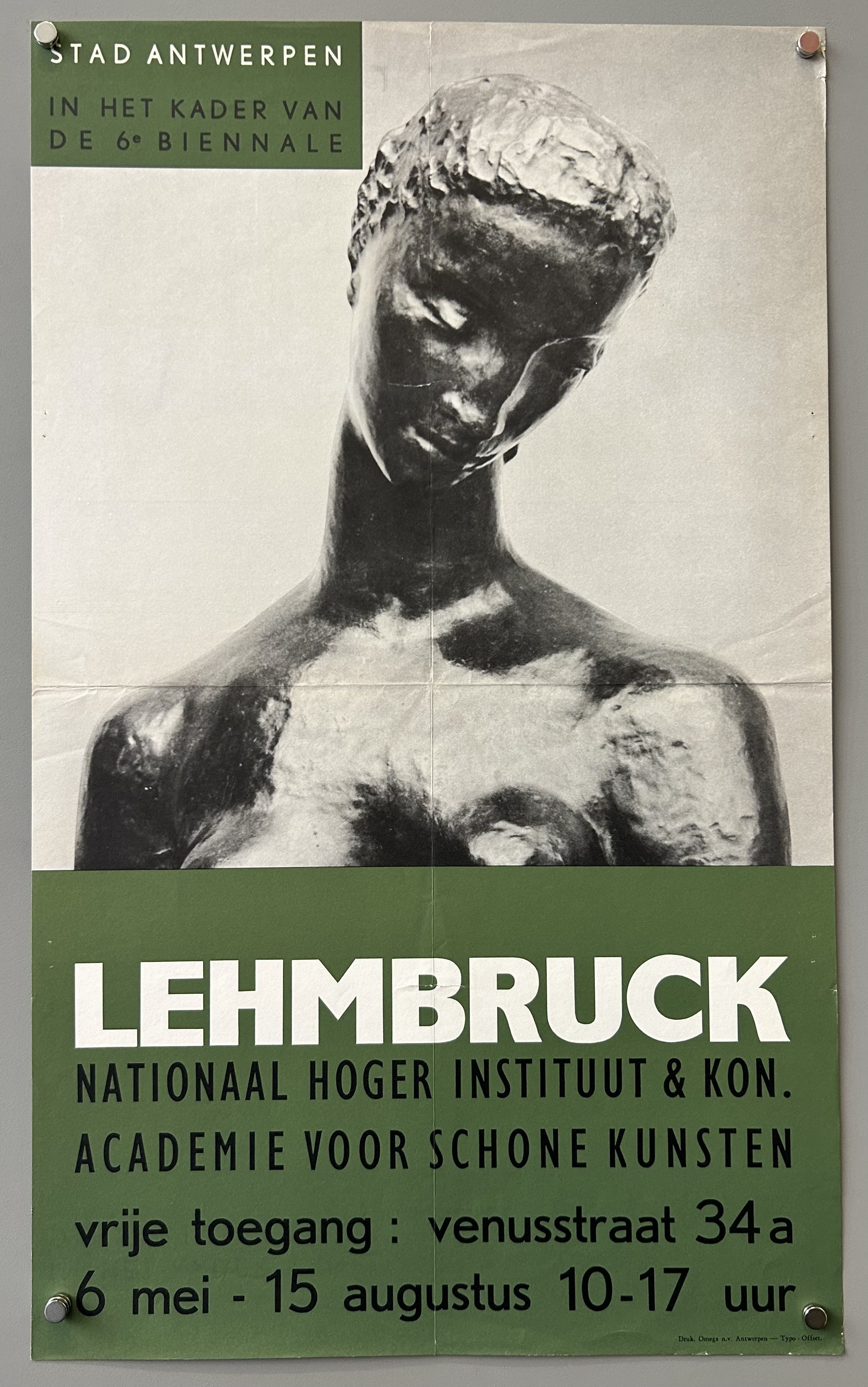 Statue work of Lemhmbruck with a green and grey color scheme