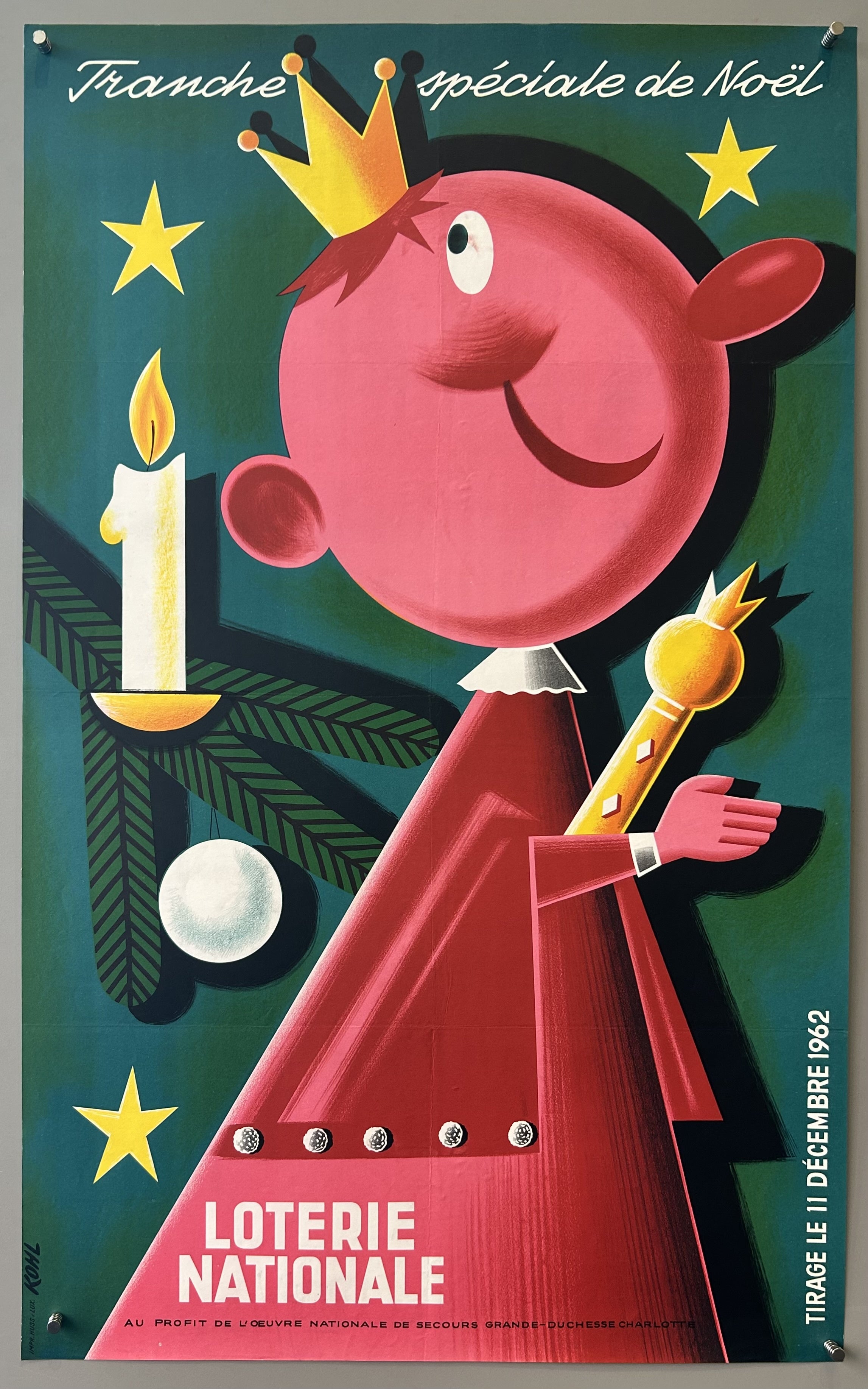 Cartoon box holding a staff as a kind with green background promting the Luxembourgish National Lottery, benefiting the National Relief Work of Grand Duchess Charlotte