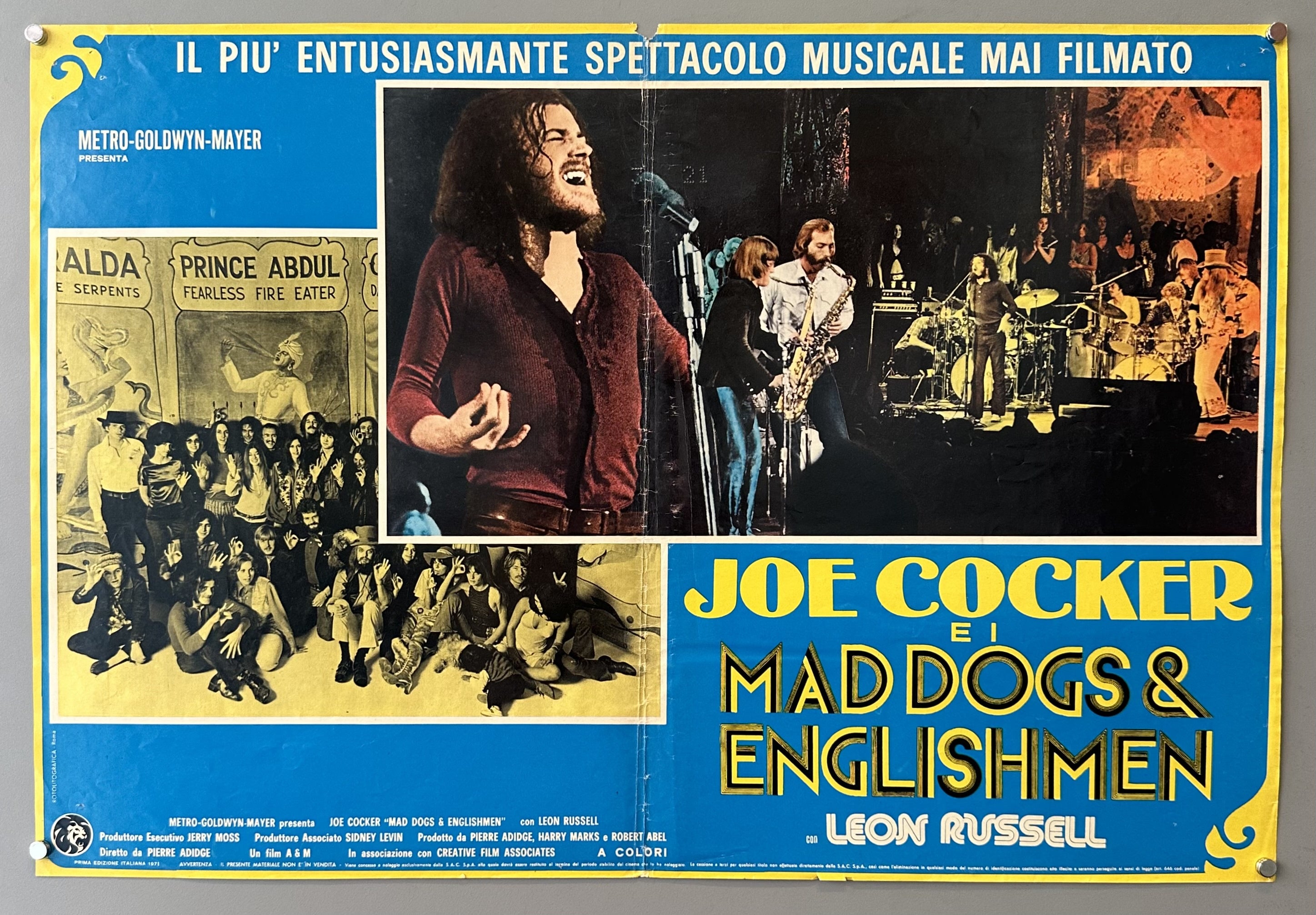 A movie poster for "Joe Cocker e i Mad Dogs & Englishmen" presented by Metro-Goldwyn-Mayer. The poster features a large image of Joe Cocker singing into a microphone on the right, and smaller inset images on the left depicting various scenes, including a group of people