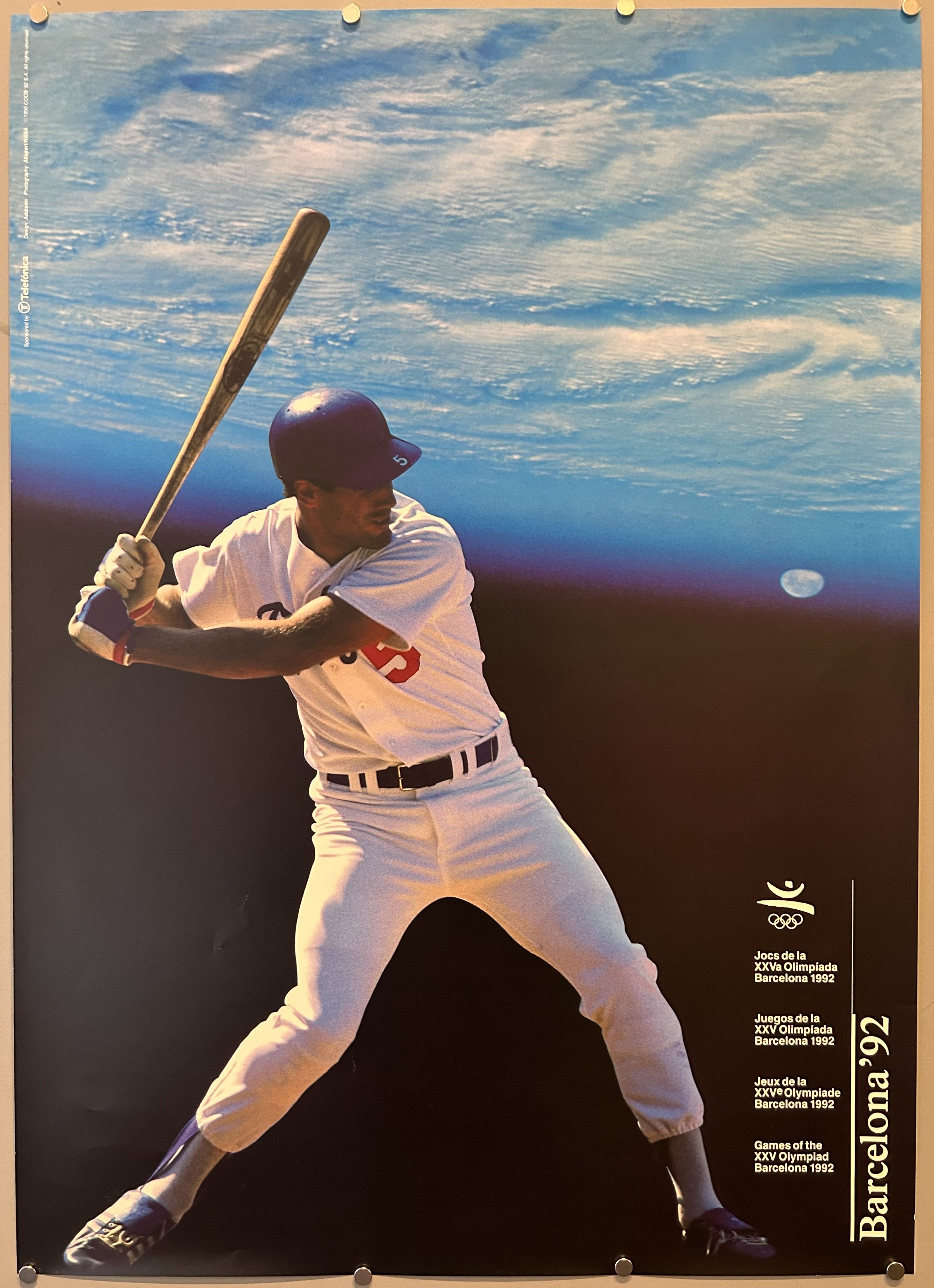 he poster includes the event title in multiple languages: Jocs de la XXVa Olimpíada (Catalan), Juegos de la XXV Olimpíada (Spanish),