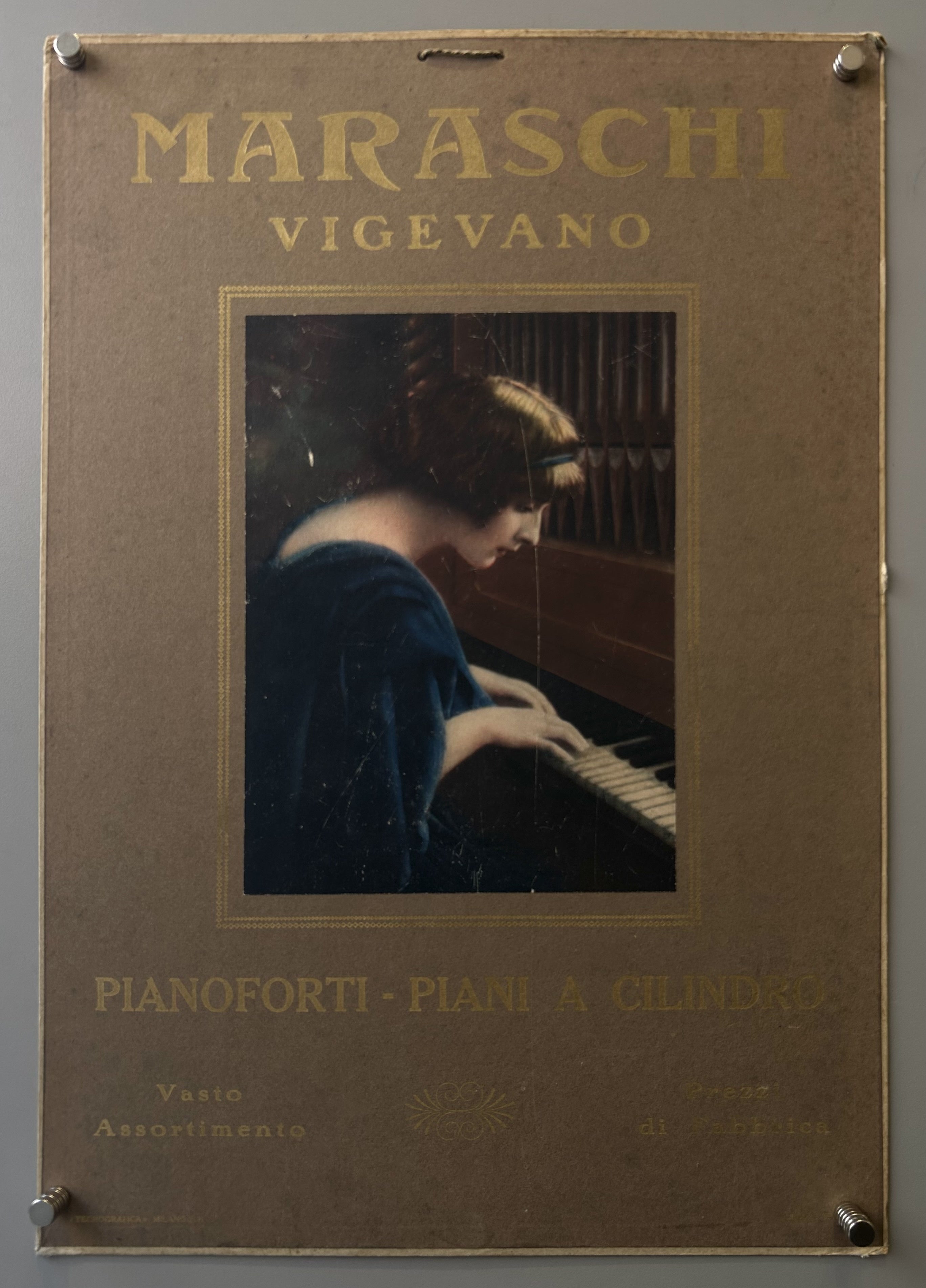 pianist with gold border
