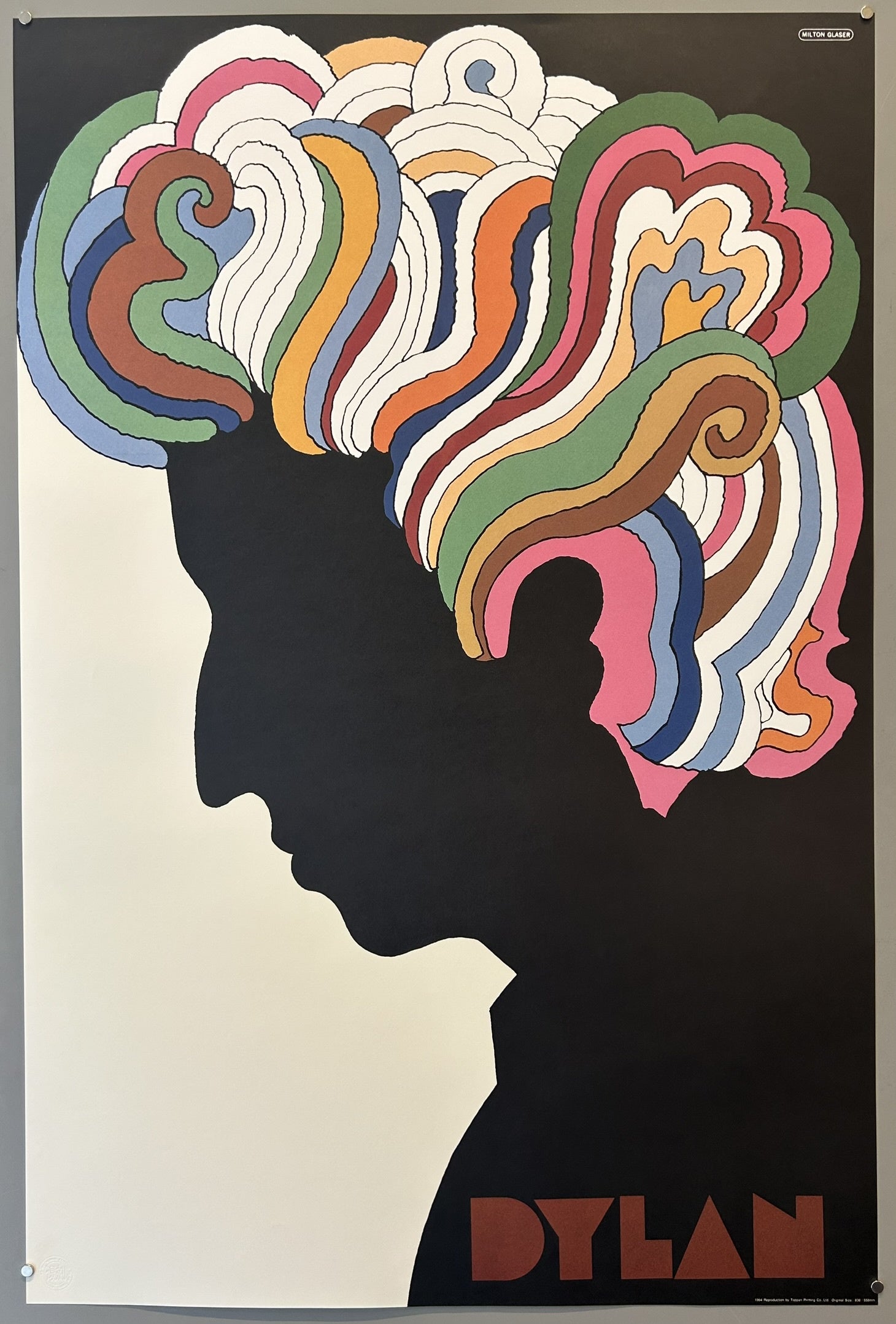 Glaser drew inspiration from a self-portrait silhouette by Marcel Duchamp for Dylan's profile, and the colorful, flowing hair was influenced by psychedelic rock posters, blending East Coast and West Coast styles