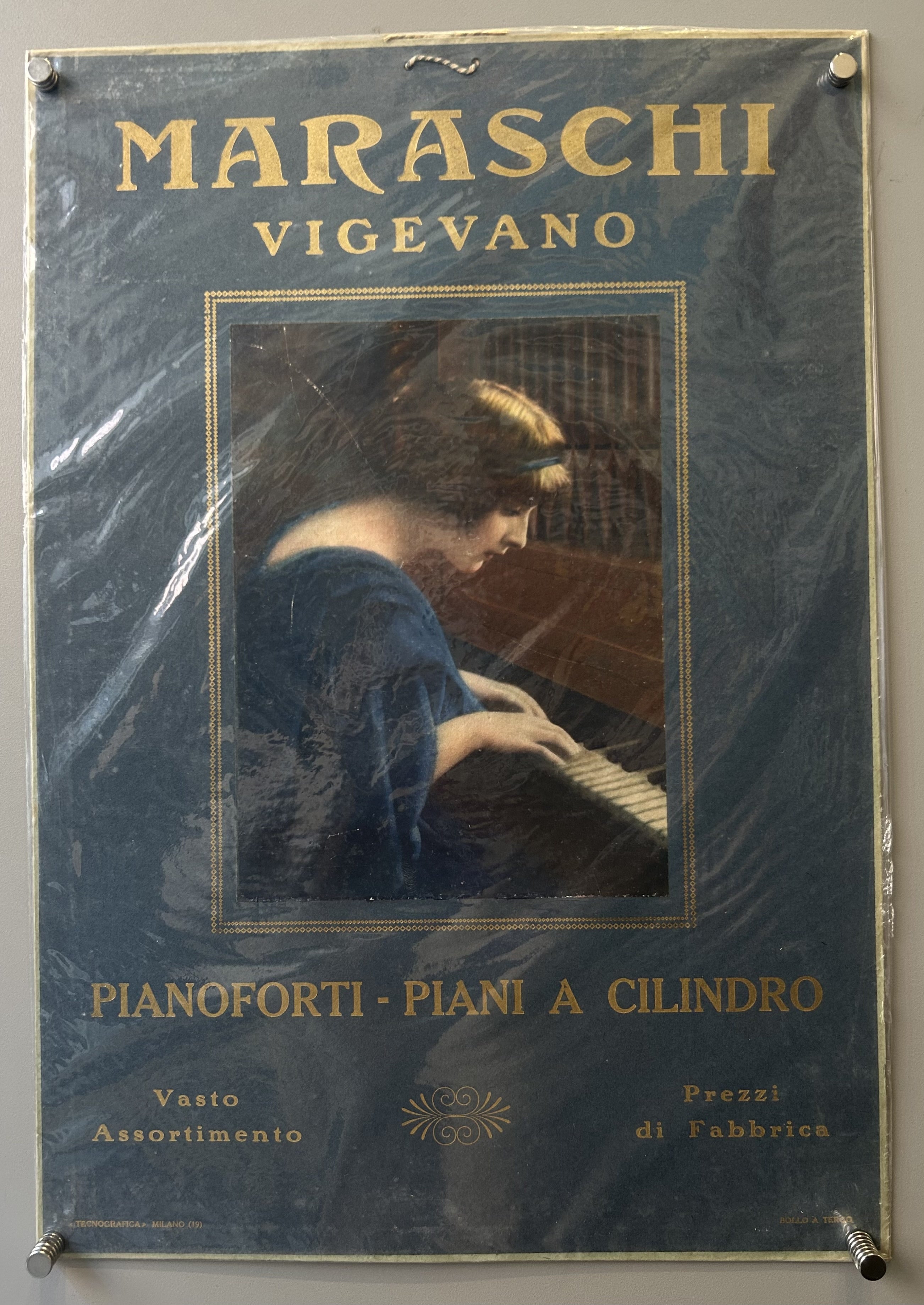 pianist with gold border