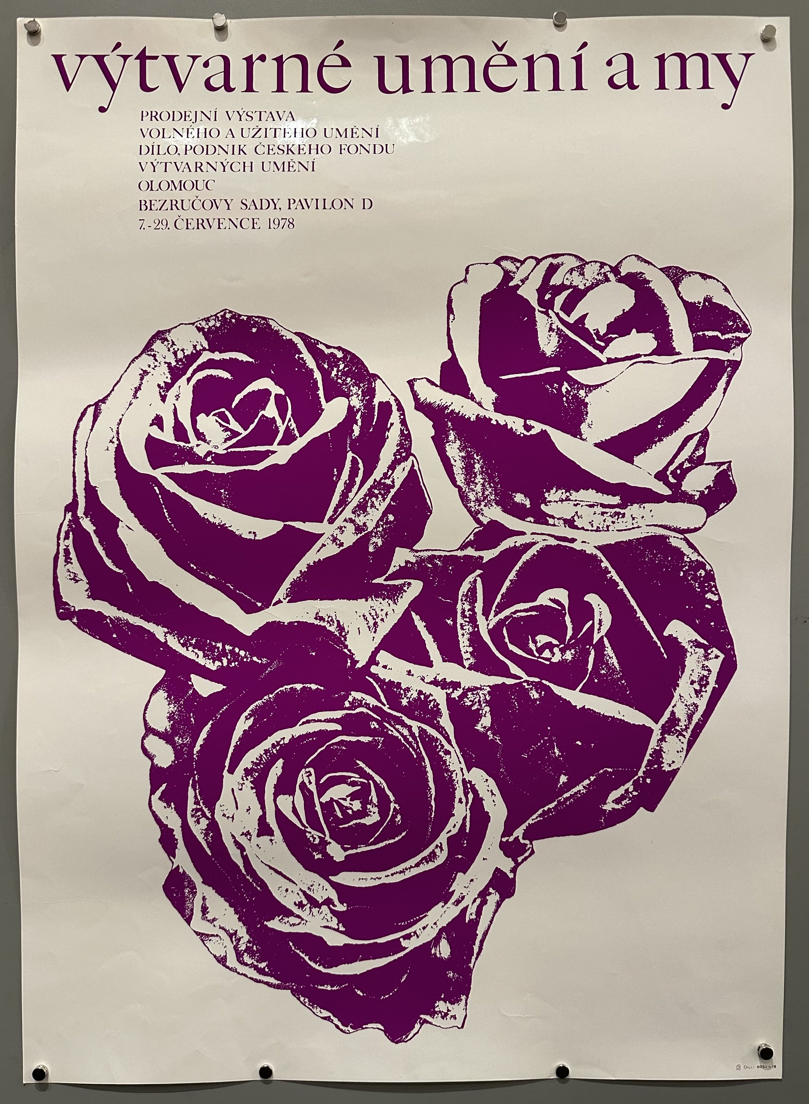 Four purple roses against a white background for a Czech art exhibition poster.