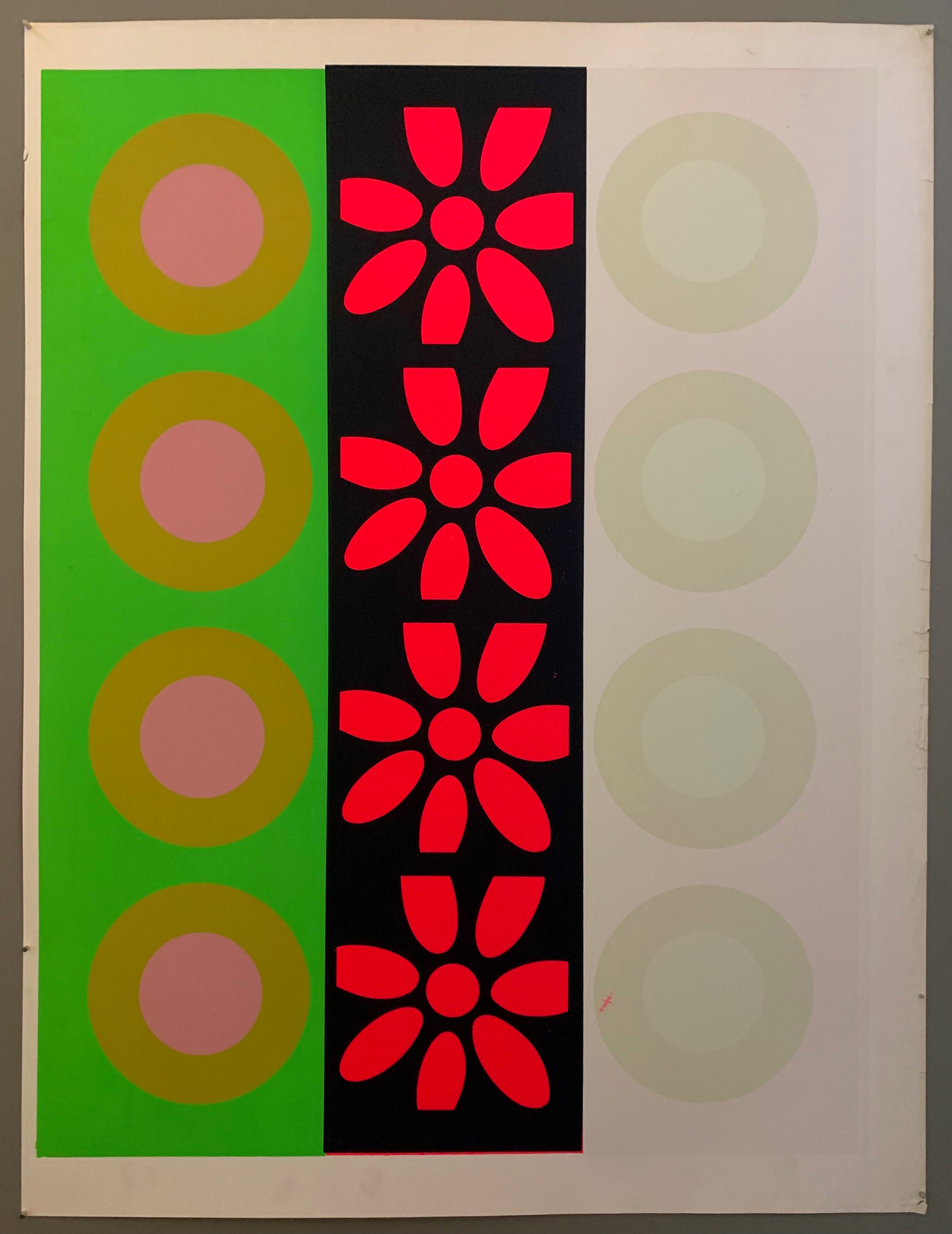 One row of flowers and two rows of targets, all of different colors.