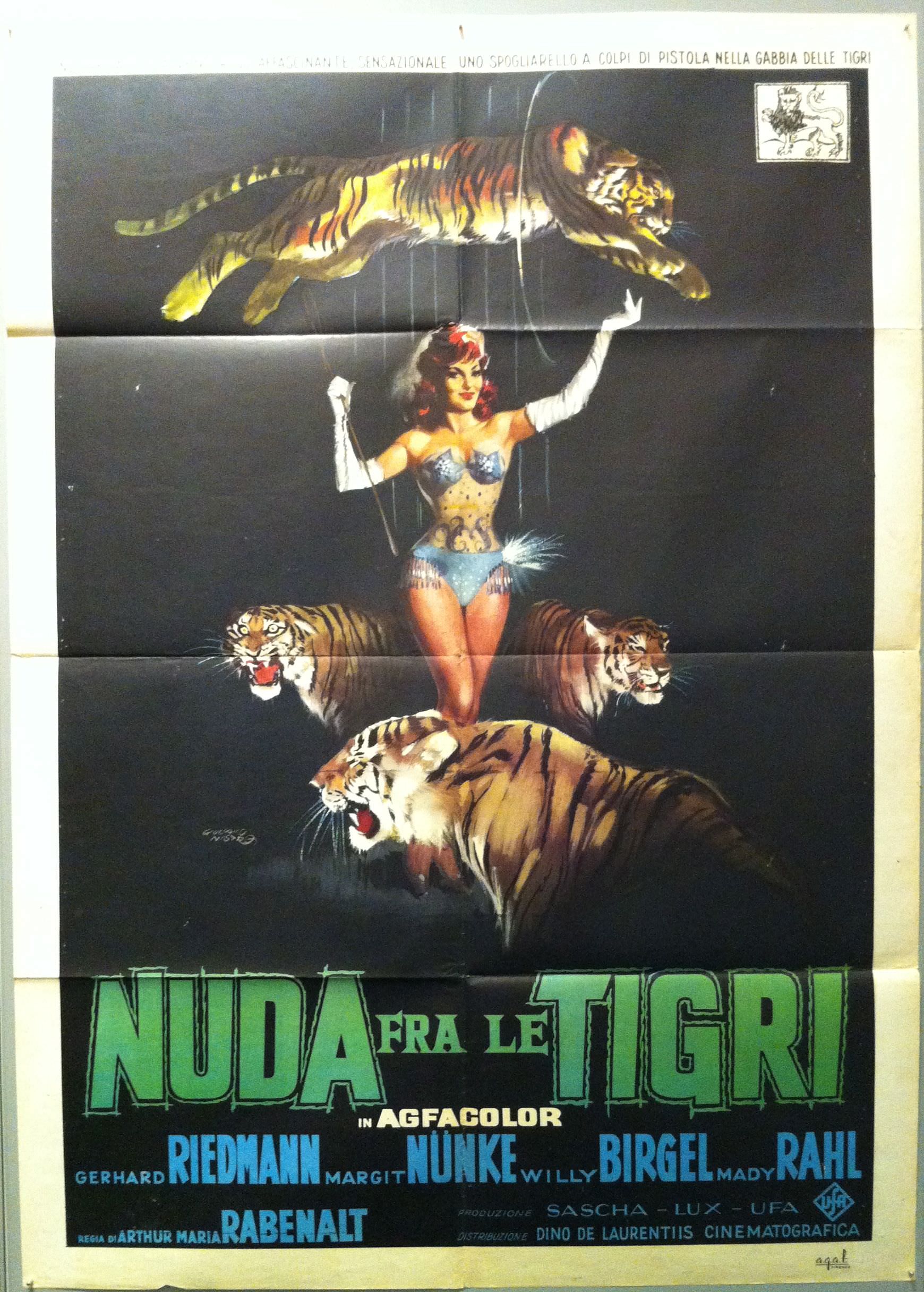 Nuda Fra Le Tigre