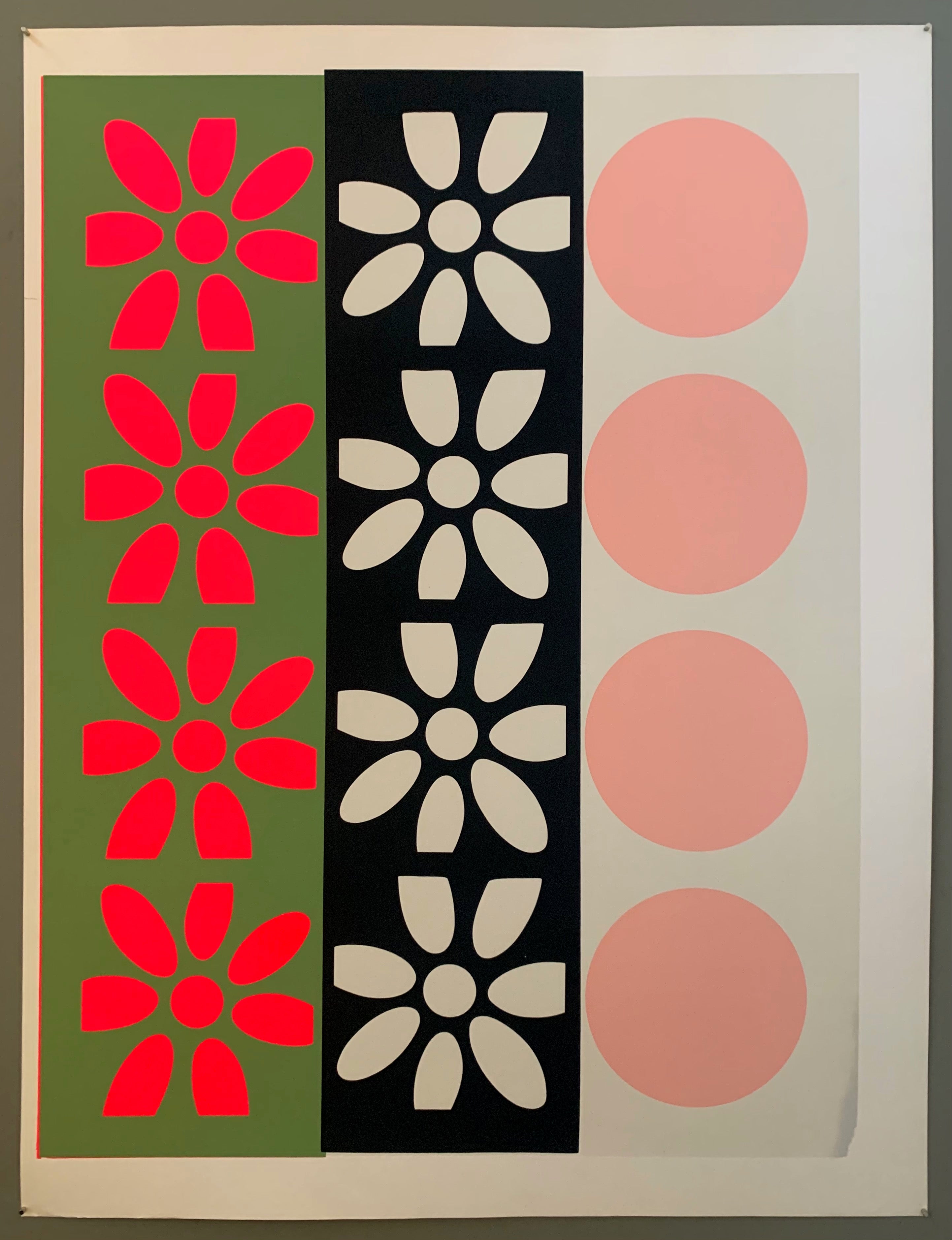 Two rows of flowers and one row of pink circles