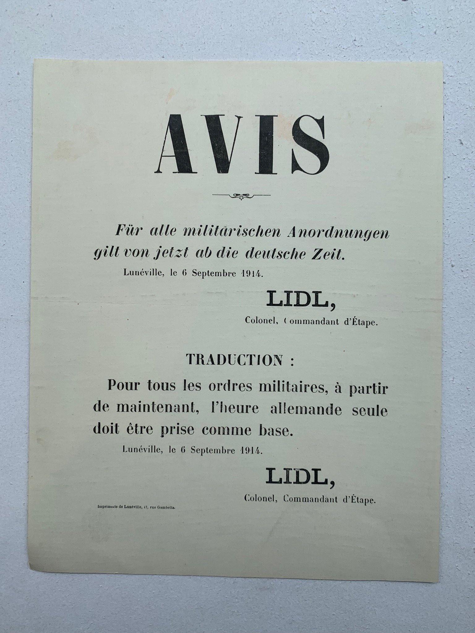 Avis "Für alle militärischen Anordnungen gilt von jetzt an die deutsche Zeit" - Poster Museum