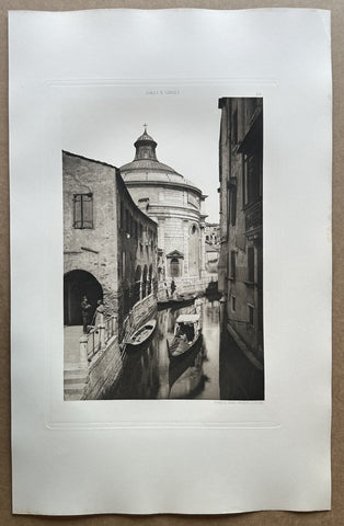 Streets and Canals in Venice 15